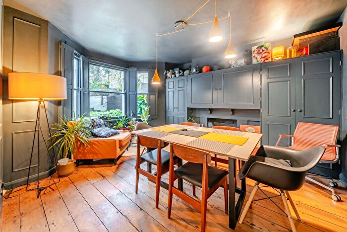 2 Bedroom Flat For Sale In Elm Park, London, SW2
