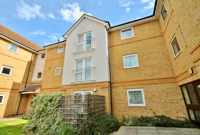 1 Bedroom Flat To Rent In Yeoman Drive, Stanwell, Staines, Middlesex, TW19