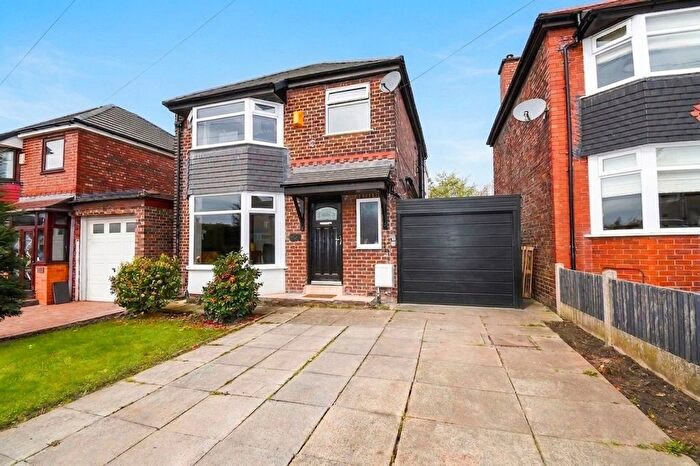 3 Bedroom Detached House For Sale In Welwyn Drive, Salford, M6