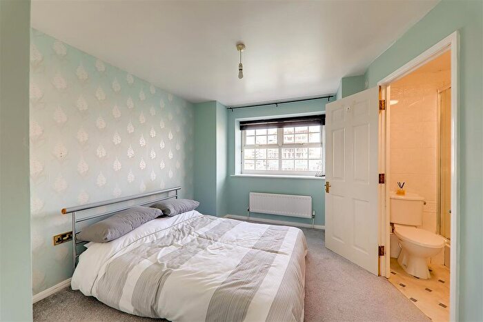 2 Bedroom Flat To Rent In Anchor Close, Shoreham-By-Sea, BN43