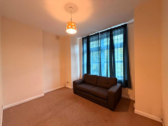1 Bedroom Flat To Rent In London Road, London, SW16