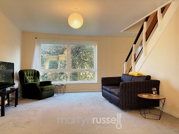 2 Bedroom Maisonette For Sale In Lima Court, Bath Road, Reading, Berkshire, RG1