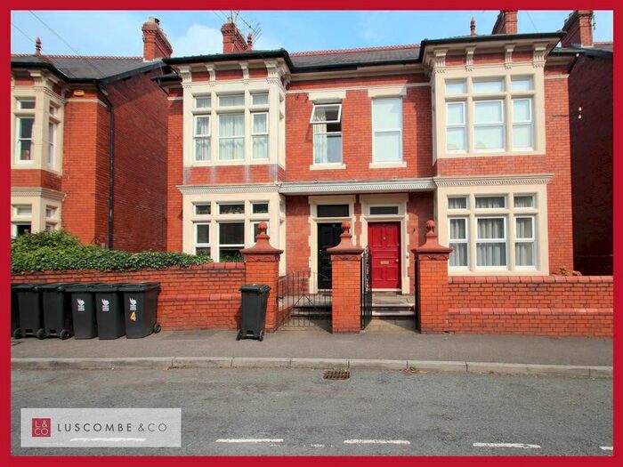 Studio To Rent In Fields Park Road, Newport, Gwent, NP20