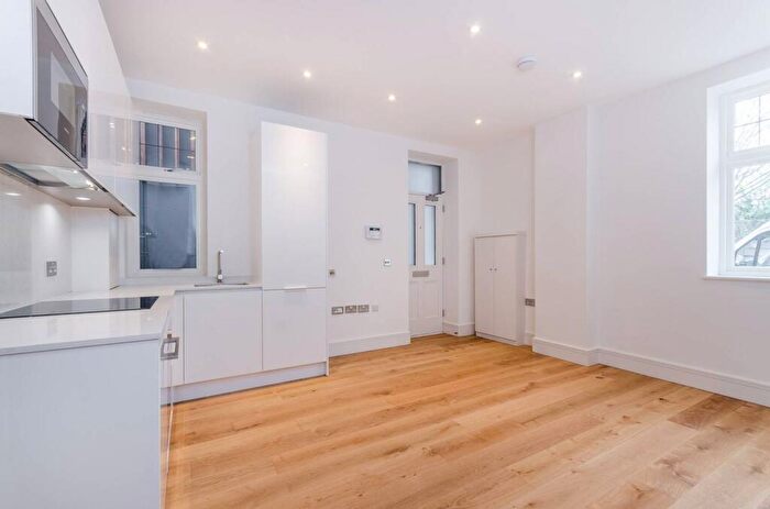 1 Bedroom Flat For Sale In Knatchbull Road, , Camberwell, London, SE5