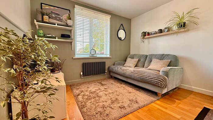 1 Bedroom Apartment For Sale In Milford Road, Lymington, SO41