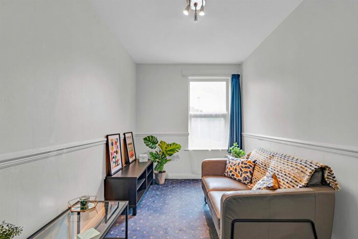 1 Bedroom Flat To Rent In Flat, Victoria Terrace, Leeds, LS3