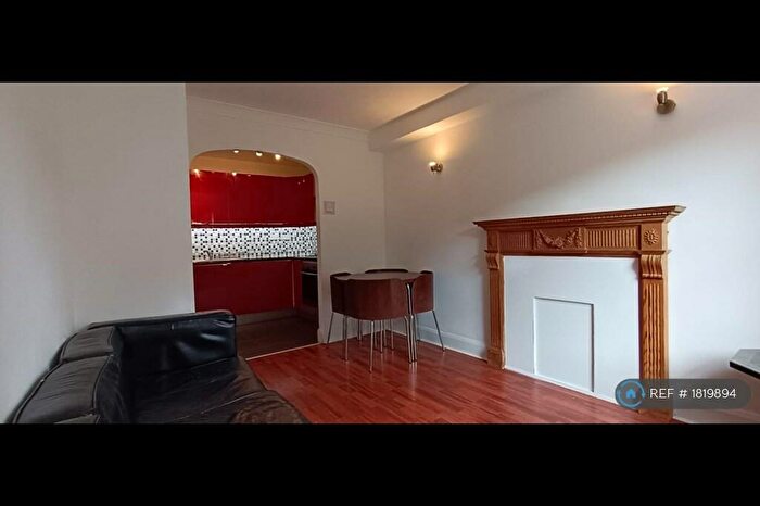 3 Bedroom Flat To Rent In Barker Drive, London, NW1