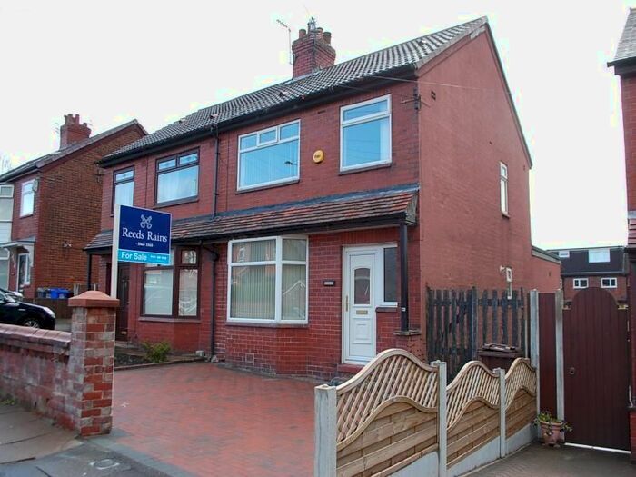 3 Bedroom Semi-Detached House To Rent In Mossley Road, Ashton-Under-Lyne, Lancashire, OL6