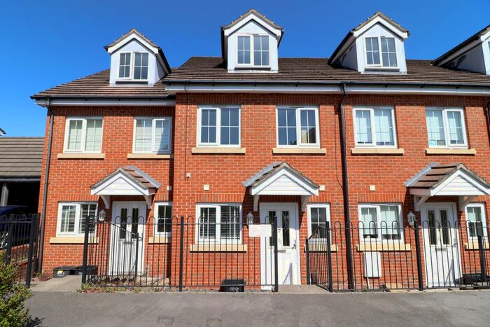 3 Bedroom Semi Detached House To Rent In Hindmarch Crescent, Southampton, SO30