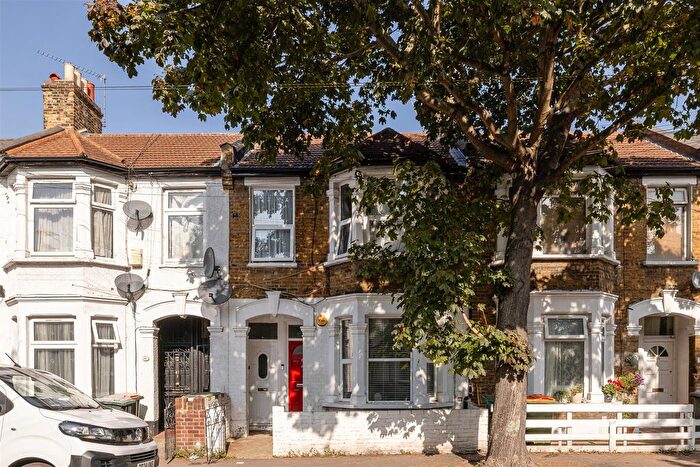 1 Bedroom Flat For Sale In Glasgow Road, Plaistow, E13