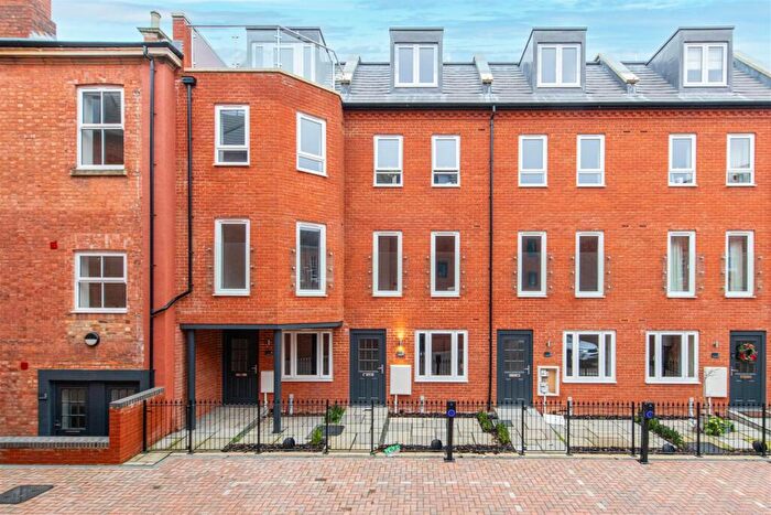 2 Bedroom Terraced House For Sale In Derngate, Northampton, NN1