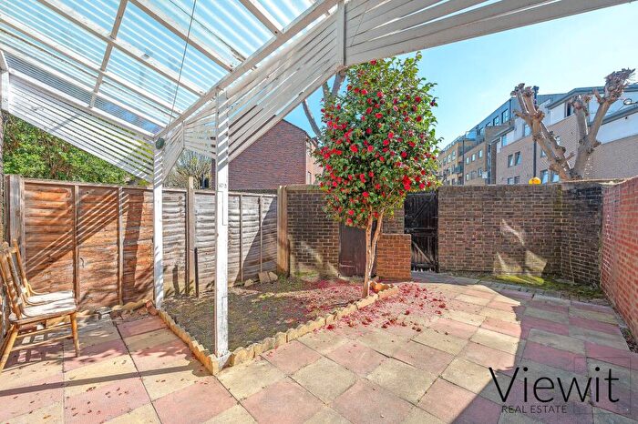 4 Bedroom Terraced House To Rent In Spring Walk, London, E1