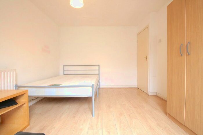 2 Bedroom Flat To Rent In Usher Road, London, E3