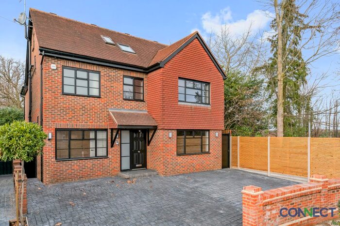 4 Bedroom Detached House To Rent In Lonsdale Drive, Enfield, EN2