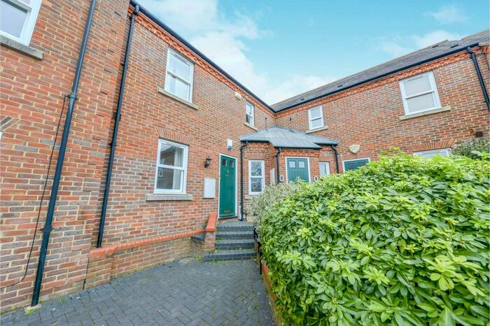 2 Bedroom Flat To Rent In Pageant Road, St.Albans, AL1