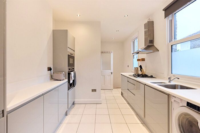 1 Bedroom Flat To Rent In Edgington Road, London, SW16