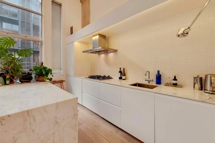 2 Bedroom Maisonette To Rent In Kings Wharf, Hackney, London, E8