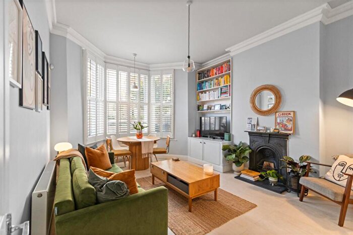 2 Bedroom Flat For Sale In Dynham Road, West Hampstead, NW6
