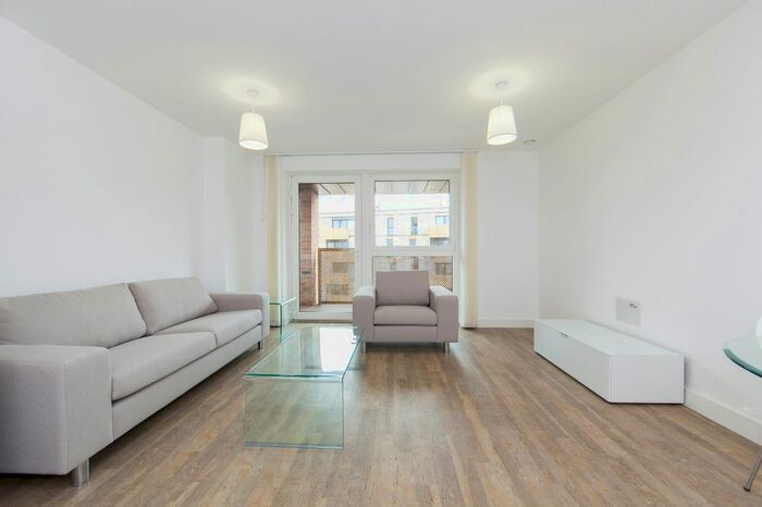 2 Bedroom Flat To Rent In Copenhagen Court, Greenland Place, Yeoman Street, Surrey Quay, London, SE8