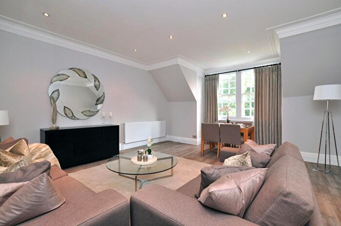 4 Bedroom Flat To Rent In Bracknell Gardens, Hampstead, NW3