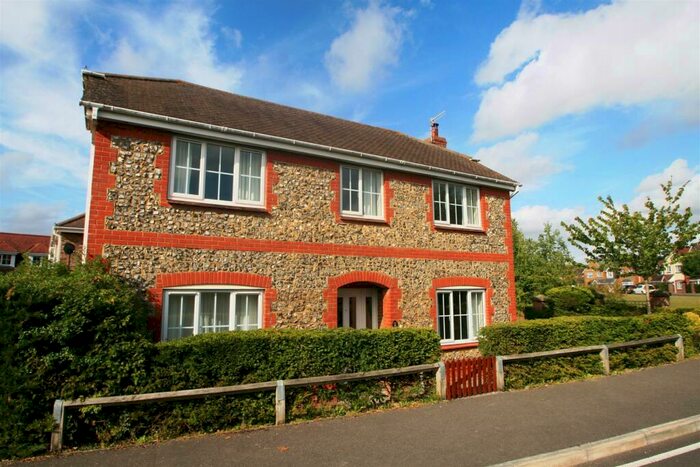 4 Bedroom Detached House To Rent In Hartley Way, Bishopdown Farm, SP1