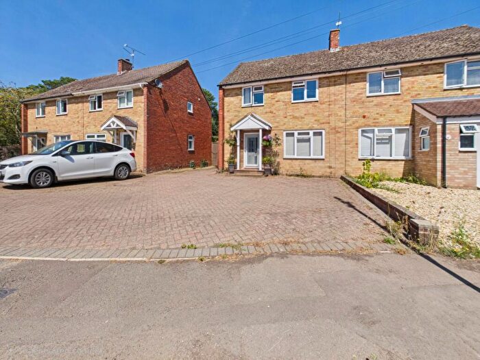 2 Bedroom Semi Detached House For Sale In Huntsmoor Road, Tadley, RG26