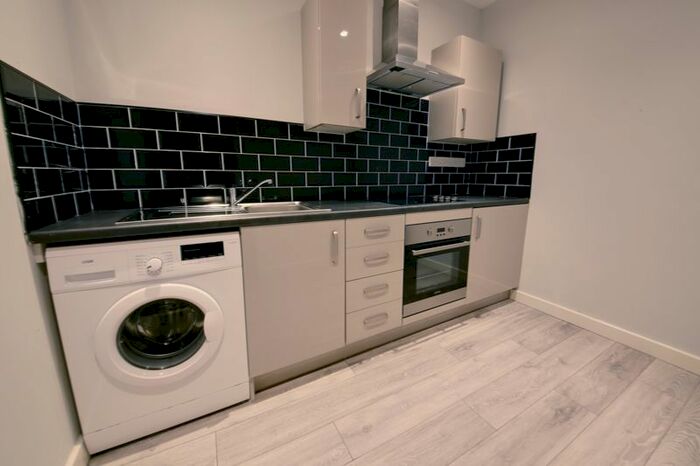 2 Bedroom Flat To Rent In East Lane, Runcorn, WA7