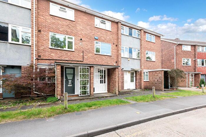 2 Bedroom Property For Sale In South Terrace, Surbiton, KT6