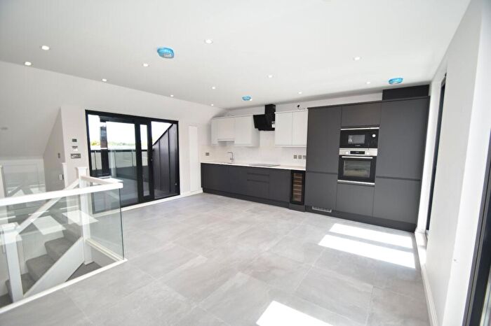 2 Bedroom Maisonette To Rent In Oak End Way, Gerrards Cross, Buckinghamshire, SL9