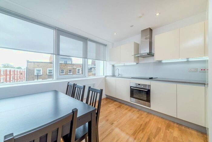 1 Bedroom Flat For Sale In Holloway Road, Holloway, London, N19