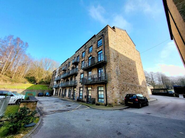 2 Bedroom Flat To Rent In Kinderlee Mill North, Kinderlee Way, Chisworth, Glossop, SK13