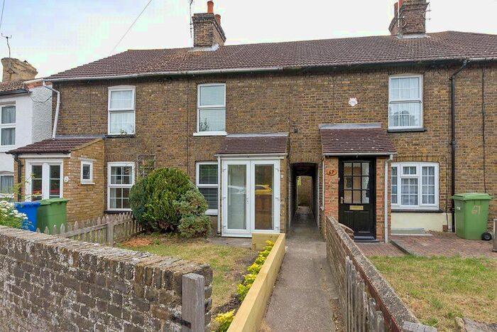 2 Bedroom Link Detached House To Rent In Borden Lane, Sittingbourne, Kent, ME10