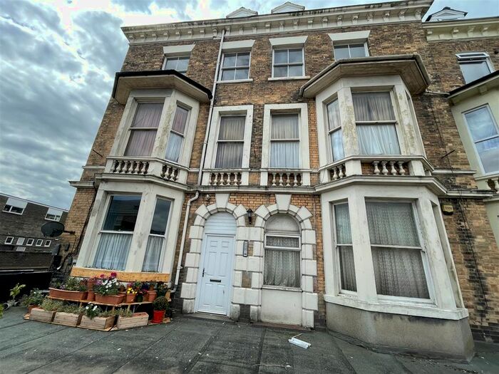 2 Bedroom Flat To Rent In Aberdeen Walk, Scarborough YO11