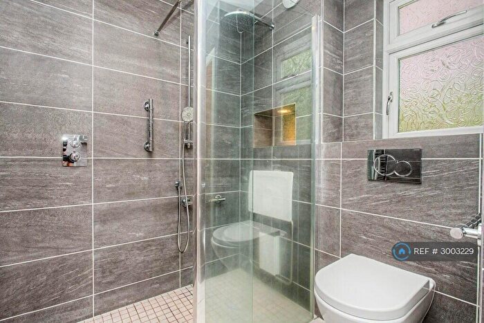 3 Bedroom Flat To Rent In Merchiston Gardens, Edinburgh, EH10