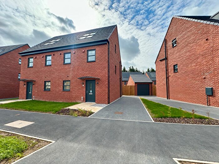 3 Bedroom Semi-Detached House To Rent In Eliza Grant Road, Crossgates, Leeds, LS15
