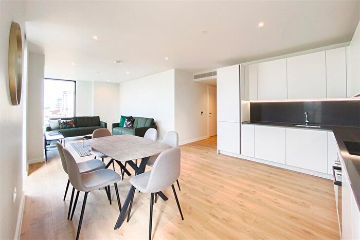3 Bedroom Apartment To Rent In The Stile, Meadowside, M4