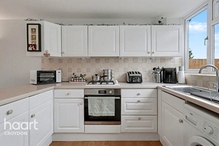 3 Bedroom Semi-Detached House For Sale In Wolsey Crescent, Croydon, CR0