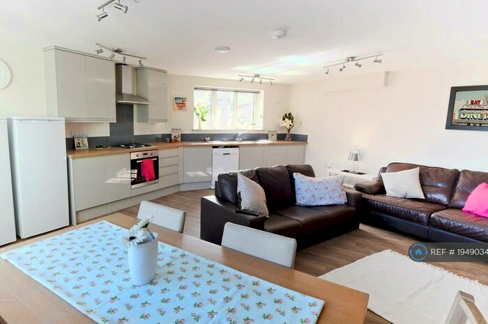 5 Bedroom Flat To Rent In Dovedale, Sheffield, S11