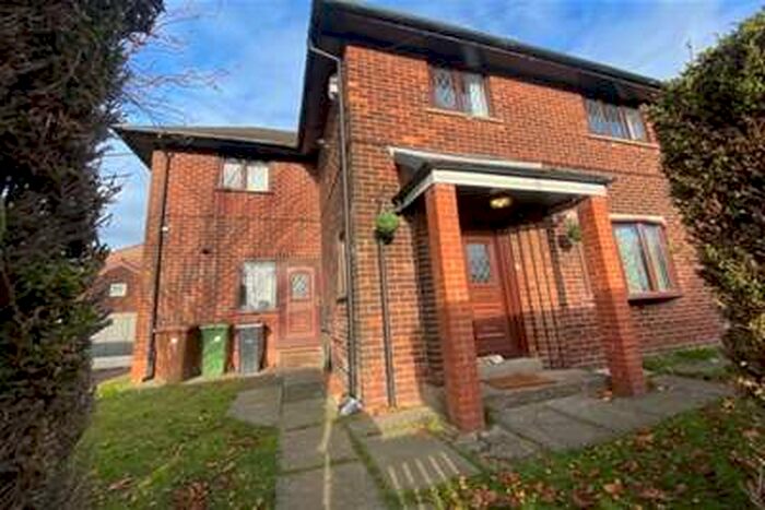 4 Bedroom House To Rent In Bradley Green Road, Hyde, SK14