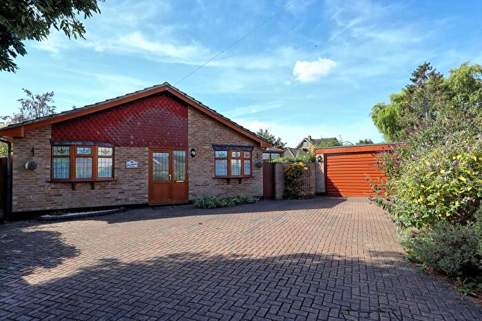3 Bedroom Detached Bungalow For Sale In Fernwood, Hadleigh, SS7