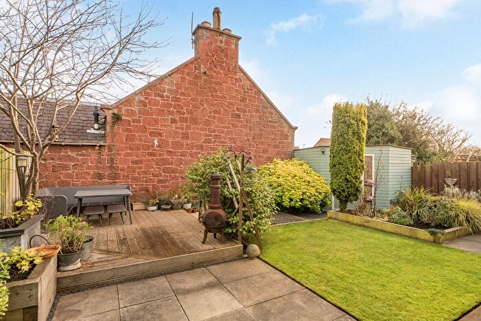 2 Bedroom Detached Bungalow For Sale In Kirk Park, Dunbar, EH42