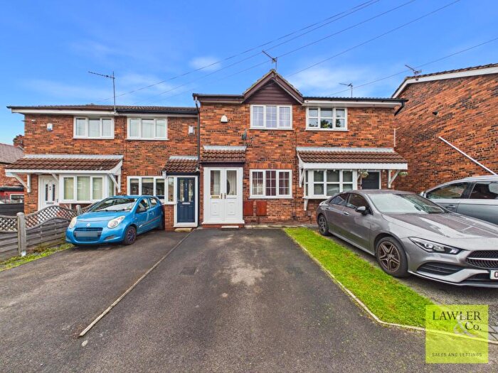 2 Bedroom Mews For Sale In Markham Close, Hyde, Greater Manchester, SK14