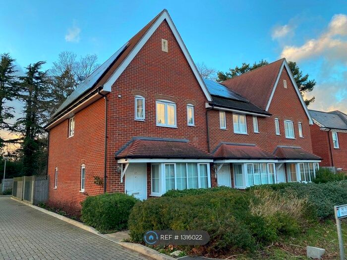 3 Bedroom End Of Terrace House To Rent In Damson Way, London SM5