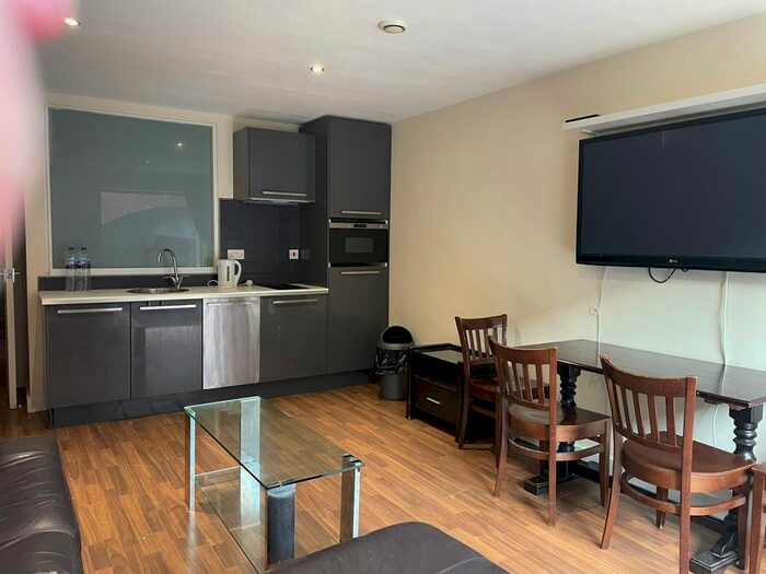 3 Bedroom Flat To Rent In Whitworth Street West, Manchester, M1