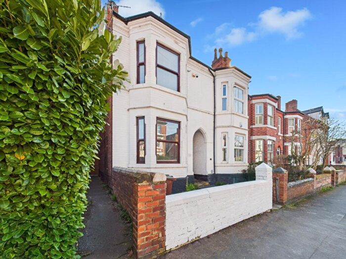 3 Bedroom Semi Detached House For Sale In Waldeck Road, Carrington, Nottingham, NG5