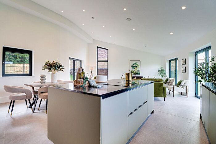 3 Bedroom Detached House For Sale In Windmill Road, Pepperstock, LU1