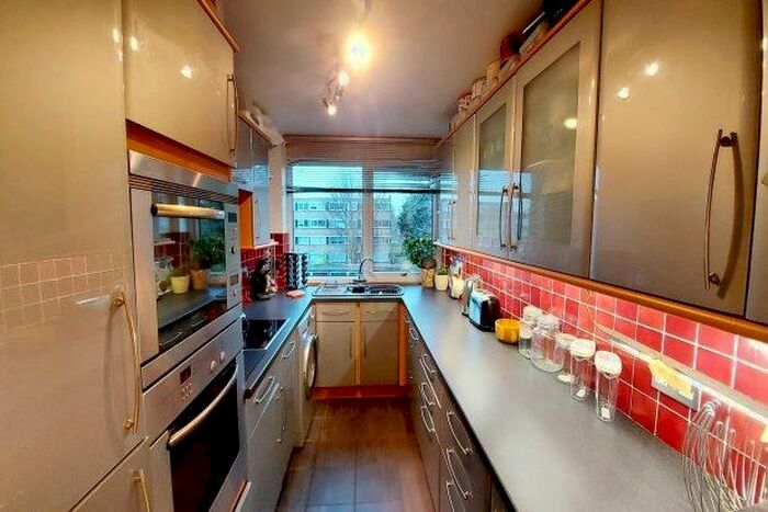 2 Bedroom Flat To Rent In Queenswood Gardens, London E11