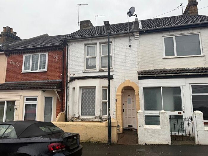 3 Bedroom Terraced House For Sale In Chalkpit Hill, Chatham, Kent, ME4