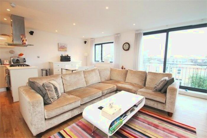 3 Bedroom Flat To Rent In Stefan House, Green Lanes, Stefan House, N21