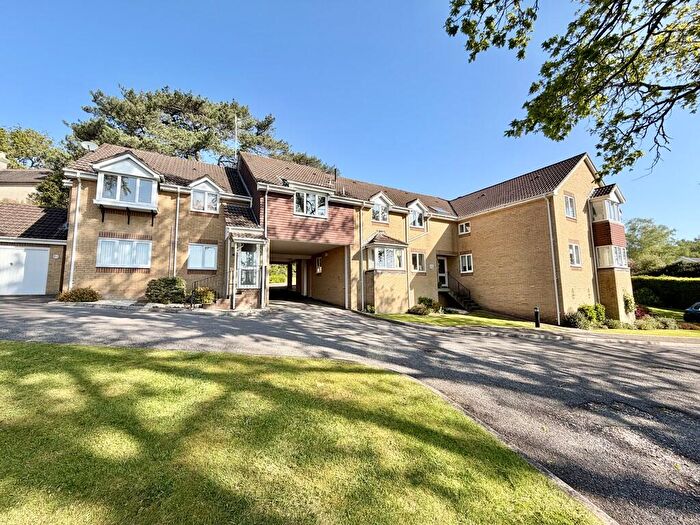 2 Bedroom Flat For Sale In Sunningdale Gardens, Broadstone, BH18